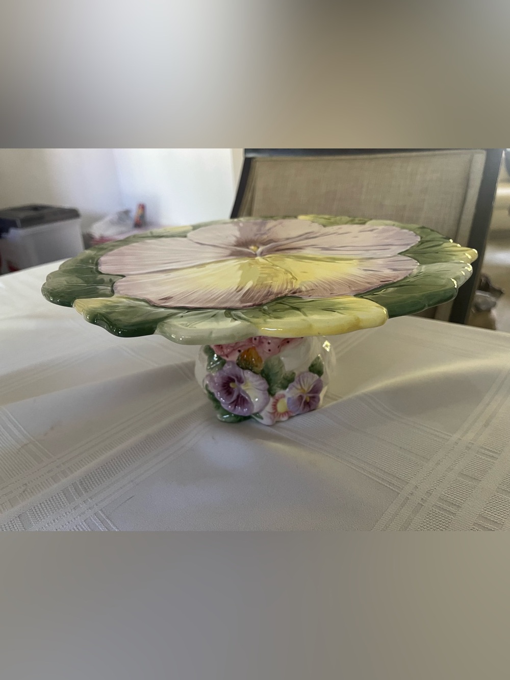 CORNER RUBY BUNNY CAKE PLATTER - Picture 2 of 6